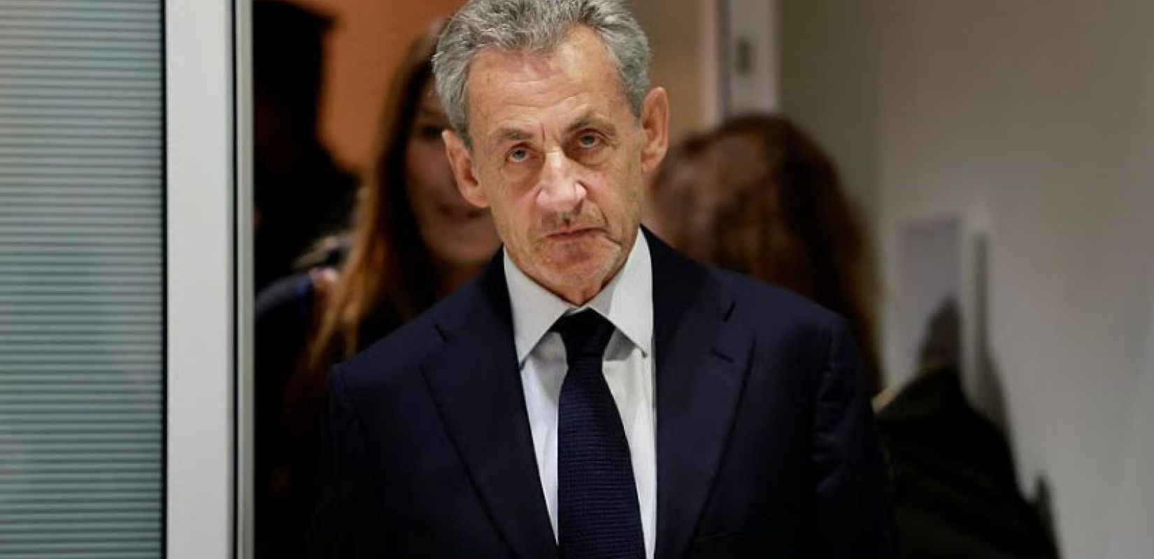 Ποινή φυλάκισης πέντε χρόνων για τον Σαρκοζί - «Αν θέλουν να κοιμηθώ στη φυλακή, θα το κάνω με το κεφάλι ψηλά» (βίντεο)