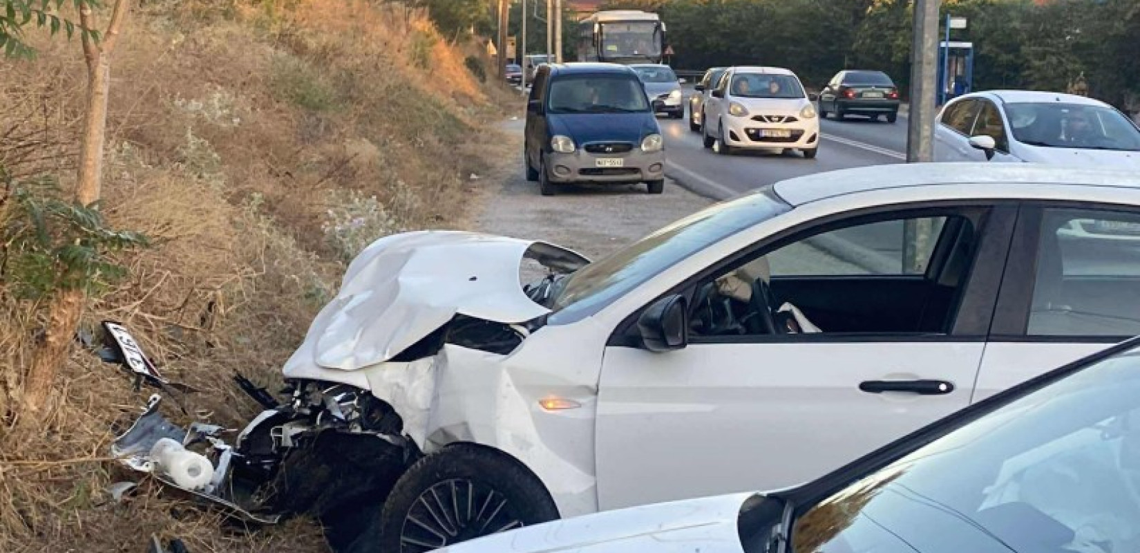 Θεσσαλονίκη: Τροχαίο ατύχημα στην επαρχιακή οδό Θεσσαλονίκης – Μηχανιώνας με έναν ελαφρά τραυματία