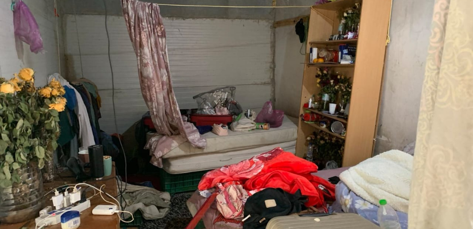 Βίντεο και φωτογραφίες από την επιχείρηση της ΕΛΑΣ για την εξάρθρωση κυκλώματος που εκμεταλλευόταν αλλοδαπούς εργάτες
