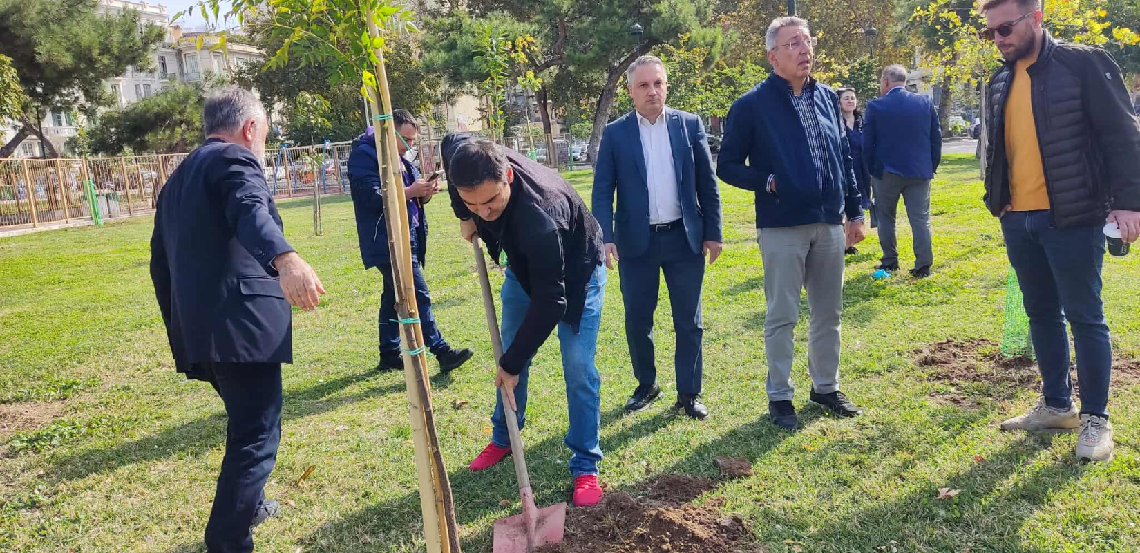 Θεσσαλονίκη: 100 δέντρα για τα 100 χρόνια του ΕΕΘ (βίντεο)