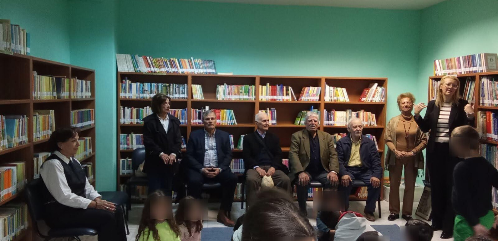 Γιαγιάδες και παππούδες είπαν ιστορίες και έπαιξαν με μαθητές στη Δημοτική Βιβλιοθήκη Ωραιοκάστρου