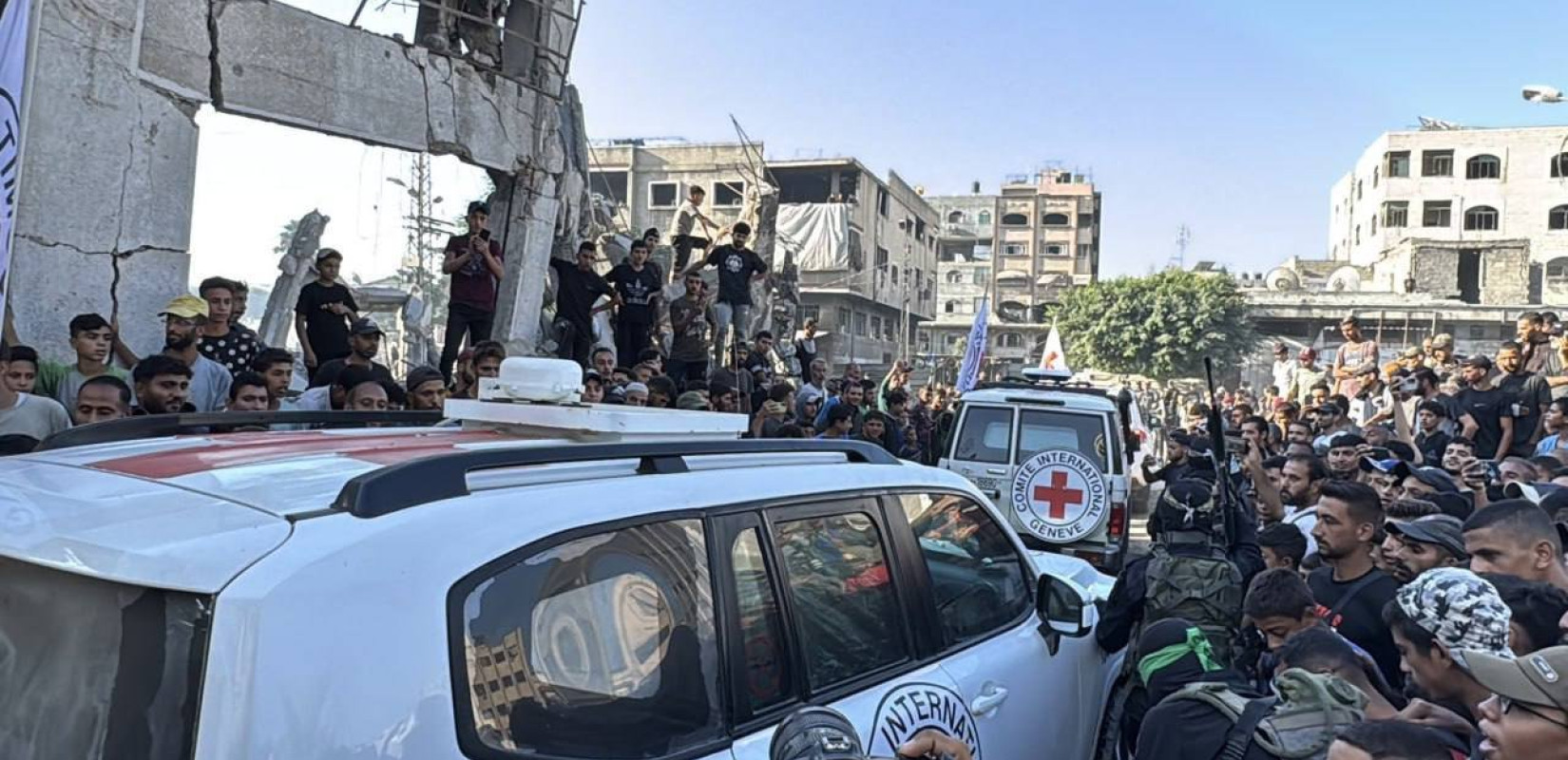 Καταφθάνουν στη Γάζα τα πρώτα 38 λεωφορεία με τους απελευθερωμένους Παλαιστίνιους