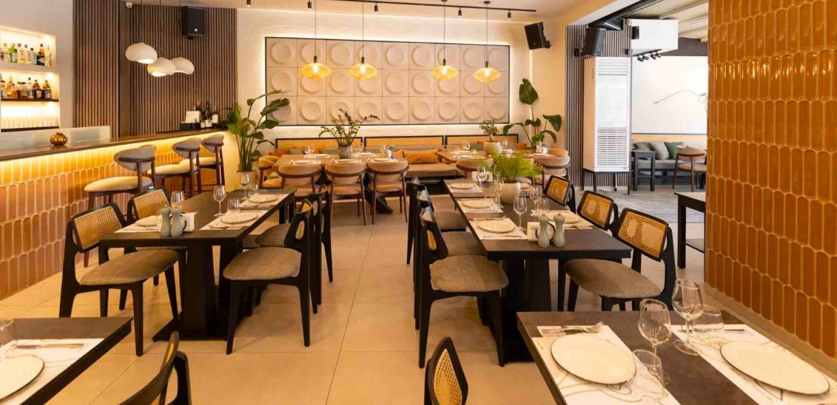 Μαντέμι: Casual Dining, Premium Γεύσεις κι αρχοντιά στον Εύοσμο