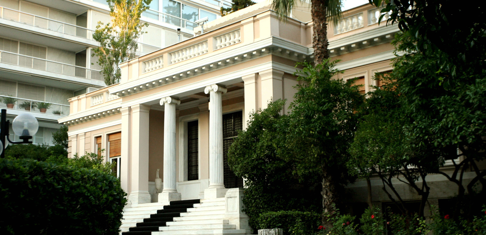 Έκτακτη σύσκεψη στο Μαξίμου για τον πόλεμο στη Μέση Ανατολή (βίντεο)