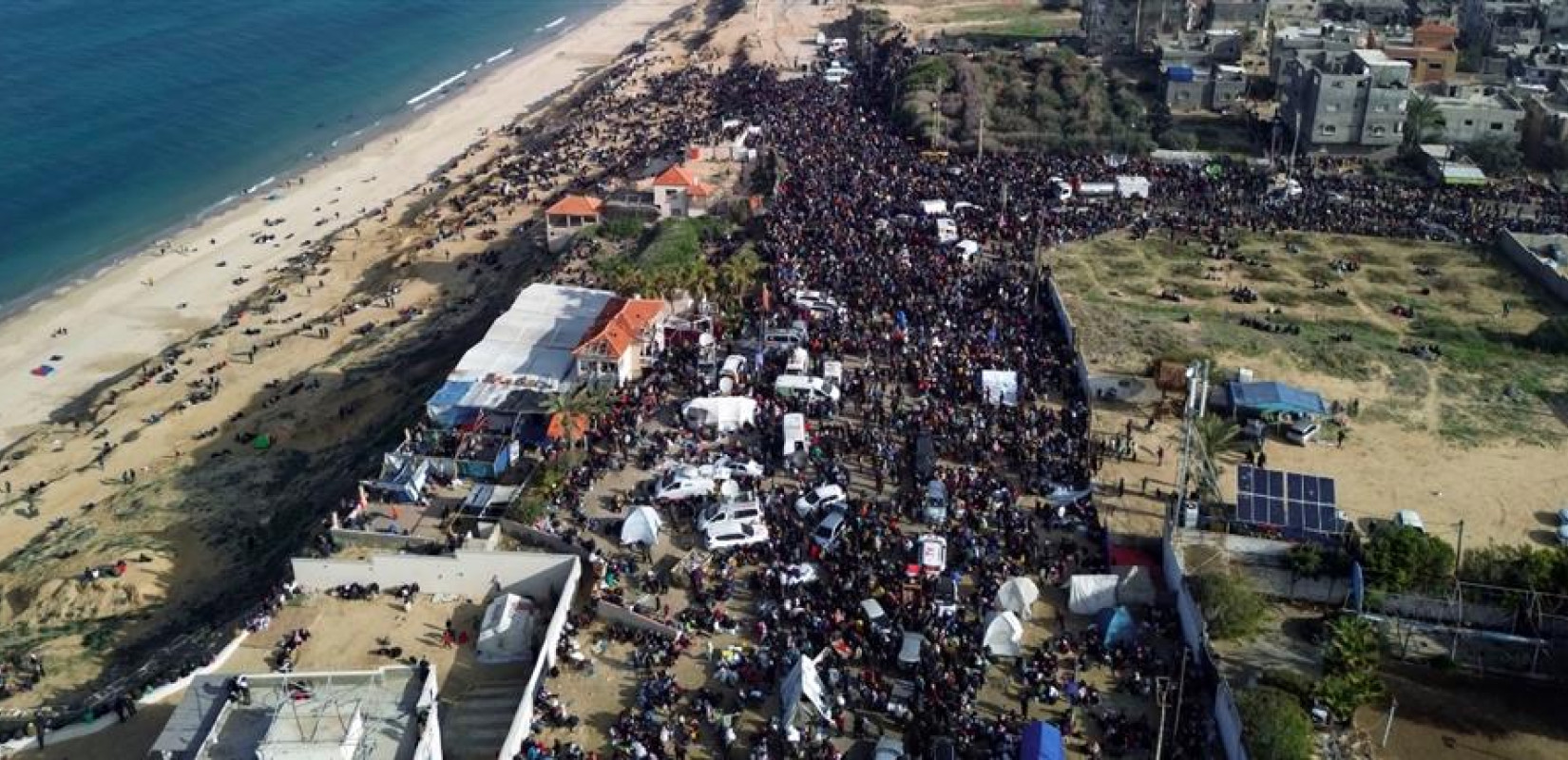 Ποτάμια Παλαιστινίων επιστρέφουν στη Γάζα μετά την εκεχειρία- Live εικόνα