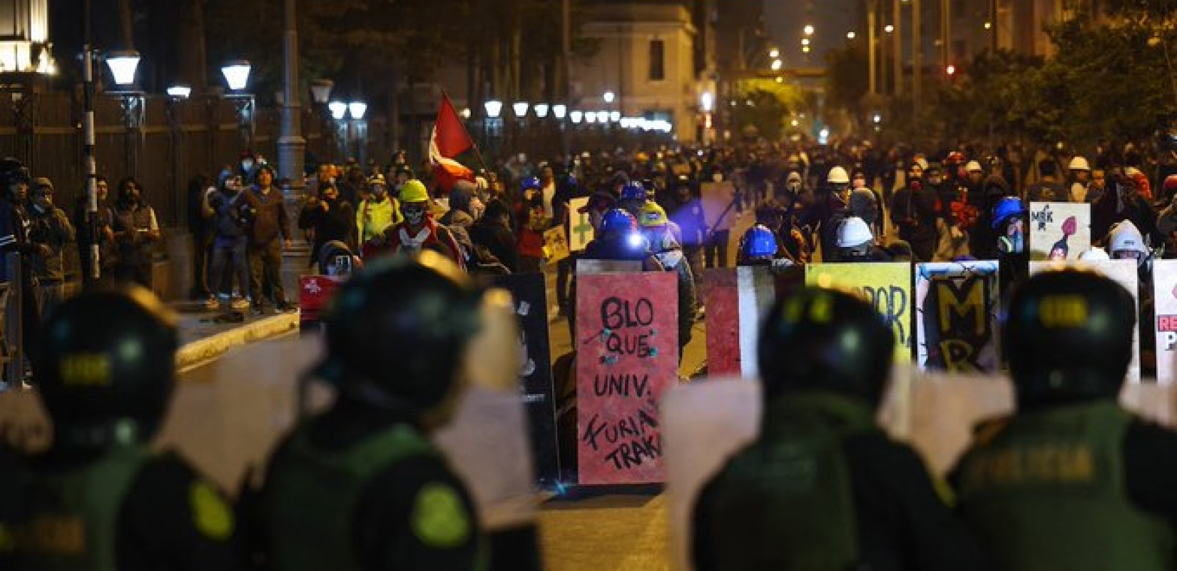 Περού: Νεκρός ένας άνθρωπος από τις διαδηλώσεις κατά της κυβέρνησης στη Λίμα - Πάνω από 100 τραυματίες