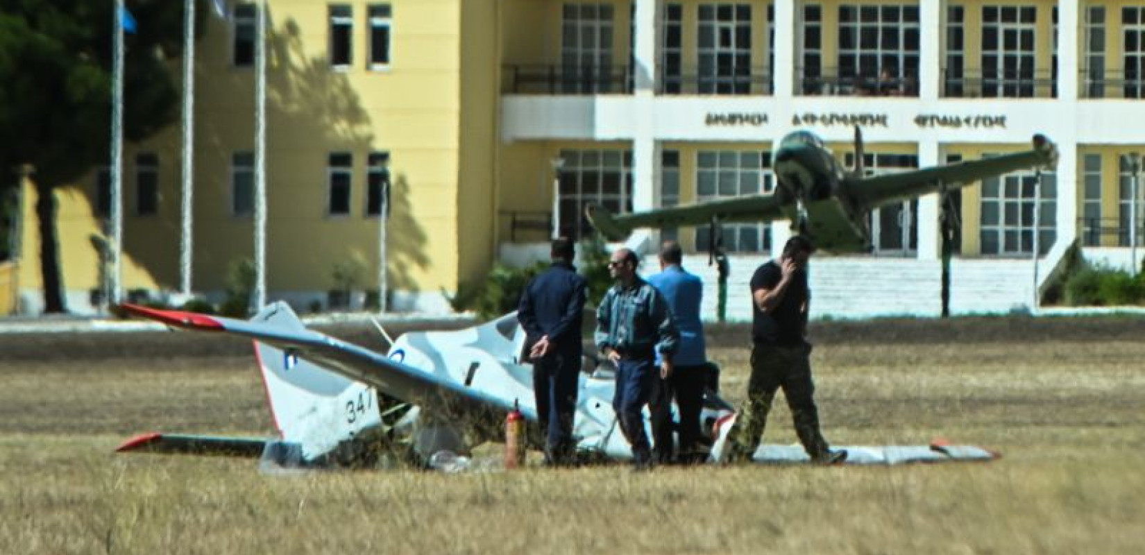 Τα τρία πιθανά αίτια της πτώσης του εκπαιδευτικού αεροσκάφους στο Τατόι – Τι εξετάζει η Πολεμική Αεροπορία (βίντεο)