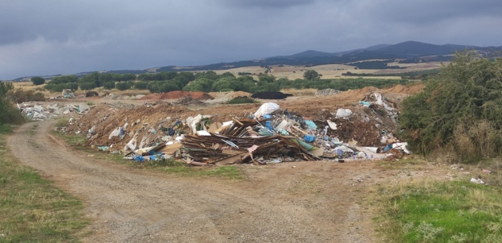 Χαλκιδική: «'Eπνιγαν» το περιβάλλον με μπάζα και απόβλητα - Συνελήφθησαν μετά από πολύχρονη παράνομη δραστηριότητα