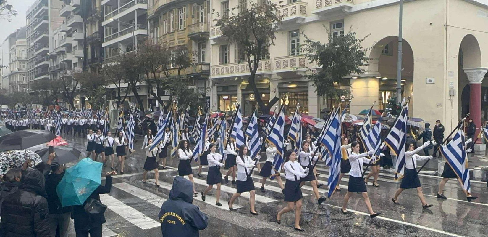 Θεσσαλονίκη: Υπό βροχή η φετινή μαθητική παρέλαση (βίντεο) Θεσσαλονίκη: Υπό βροχή η φετινή μαθητική παρέλαση (βίντεο)