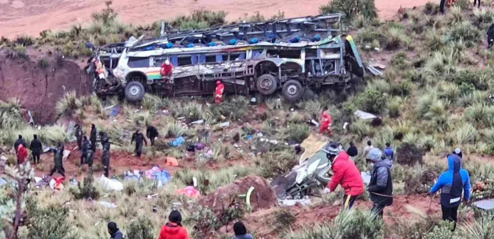 Τραγωδία στη Βολιβία: 16 νεκροί και 36 τραυματίες από πτώση λεωφορείου σε γκρεμό 300 μέτρων (βίντεο)