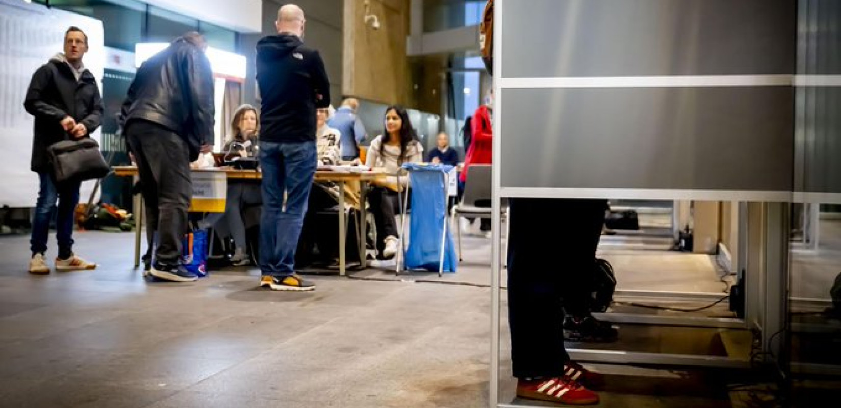 Ολλανδία: Οι Ολλανδοί στις κάλπες για τις τρίτες βουλευτικές εκλογές μέσα σε λιγότερο από πέντε χρόνια