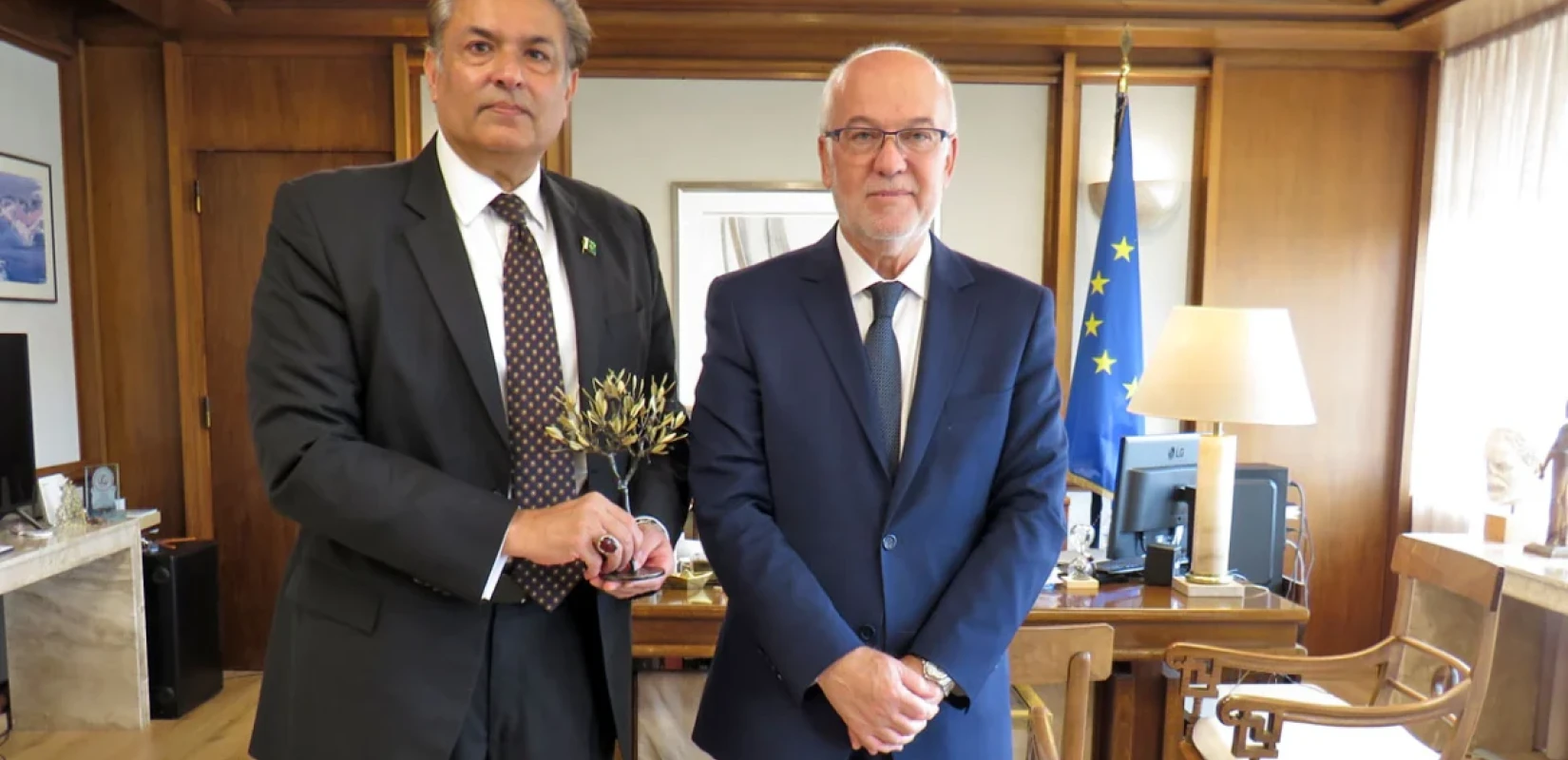 Συνάντηση Φλωρίδη με τον Πρέσβη του Πακιστάν: Η παράνομη μετανάστευση το θέμα της συζήτησης τους Συνάντηση Φλωρίδη με τον Πρέσβη του Πακιστάν: Η παράνομη μετανάστευση το θέμα της συζήτησης τους