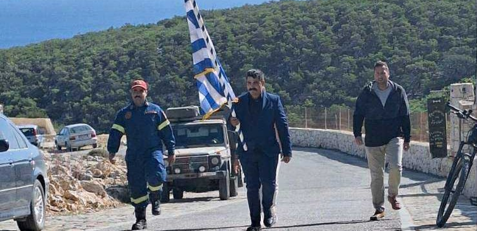 Γαύδος: Χωρίς μαθητές η παρέλαση - Οι κάτοικοι κράτησαν τη σημαία Γαύδος: Χωρίς μαθητές η παρέλαση - Οι κάτοικοι κράτησαν τη σημαία