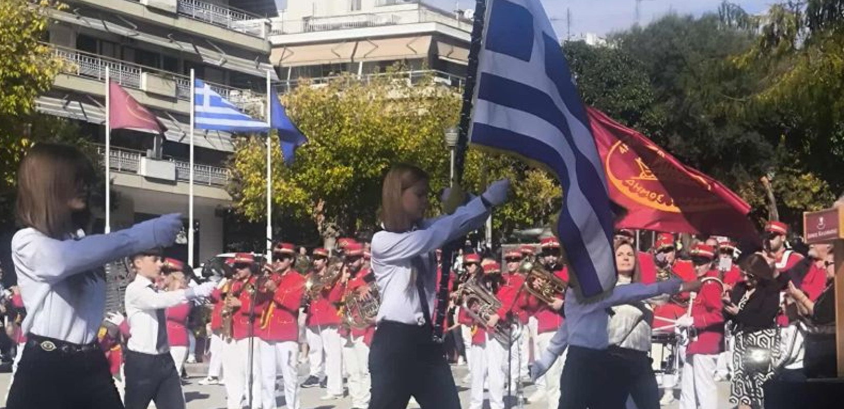 Καλαμαριά: Τιμητικές εκδηλώσεις και μαθητική παρέλαση για την 28η Οκτωβρίου (βίντεο)