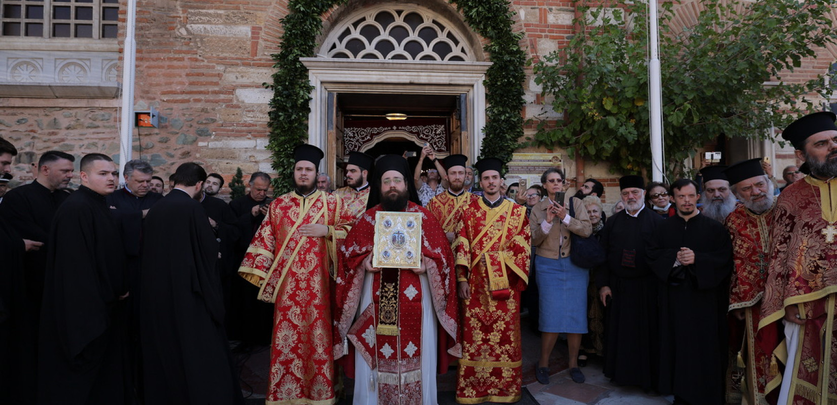 Θεσσαλονίκη: Η λιτάνευση των ιερών εικόνων και λειψάνων για τον εορτασμό του Αγίου Δημητρίου Θεσσαλονίκη: Η λιτάνευση των ιερών εικόνων και λειψάνων για τον εορτασμό του Αγίου Δημητρίου