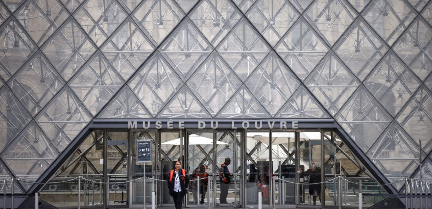 Γαλλία: Το Λούβρο αυξάνει κατά 45% την τιμή του εισιτηρίου εισόδου για κάτοικους εκτός Ευρώπης