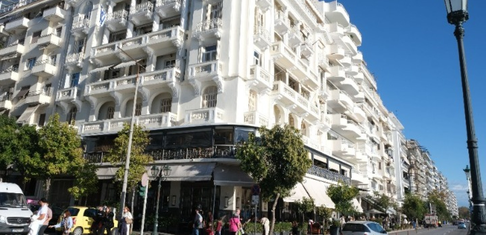 Θεσσαλονίκη: Η Σοφία Βέμπο «επιστρέφει» στη Λ.Νίκης, στο χώρο όπου ξεκίνησε να τραγουδά