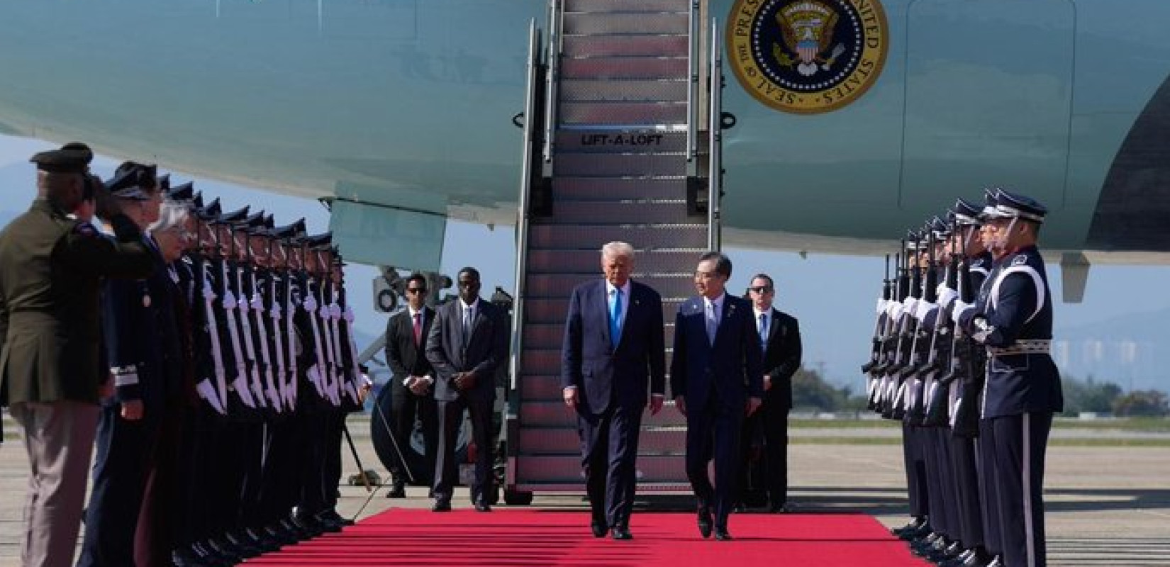 Tραμπ από Ν. Κορέα: «Πολύ σύντομα η ολοκλήρωση εμπορικής συμφωνίας με τις ΗΠΑ» - Πυραύλους κρουζ εκτόξευσε η Β. Κορέα Tραμπ από Ν. Κορέα: «Πολύ σύντομα η ολοκλήρωση εμπορικής συμφωνίας με τις ΗΠΑ» - Πυραύλους κρουζ εκτόξευσε η Β. Κορέα