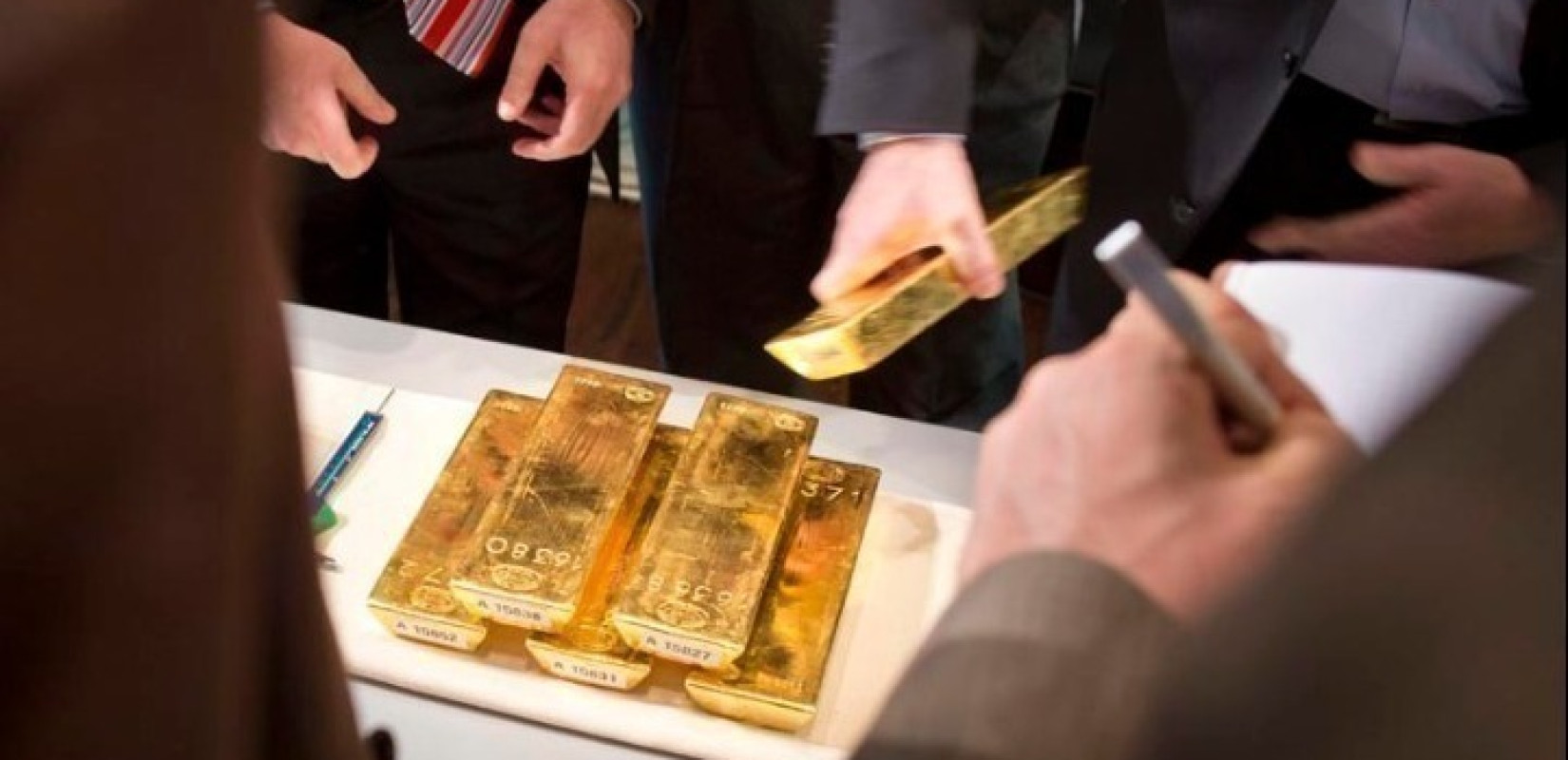 Βουτιά για χρυσό και ασήμι μετά την επιλογή Τραμπ για τη Fed