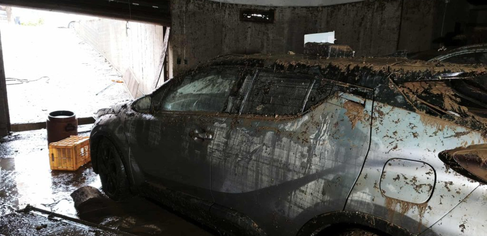 Μεγάλες ζημιές από την κακοκαιρία: Πολίτες παρασύρθηκαν και εγκλωβίστηκαν - Ως πότε θα διαρκέσουν τα φαινόμενα