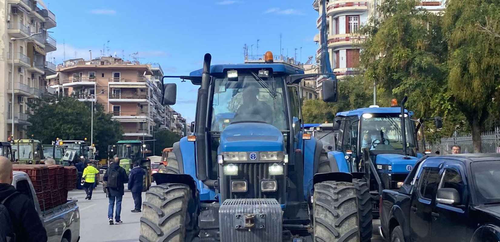 Ενισχύονται οι αγροτικές κινητοποιήσεις με μηχανοκίνητες πορείες - Πού παραμένουν τα μπλόκα σε όλη την Ελλάδα