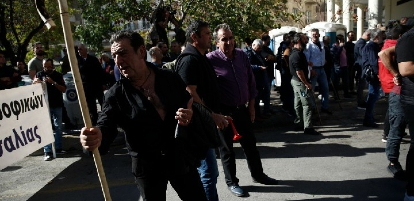 Σε εξέλιξη το αγροτικό συλλαλητήριο έξω από το υπουργείο Αγροτικής Ανάπτυξης και Τροφίμων