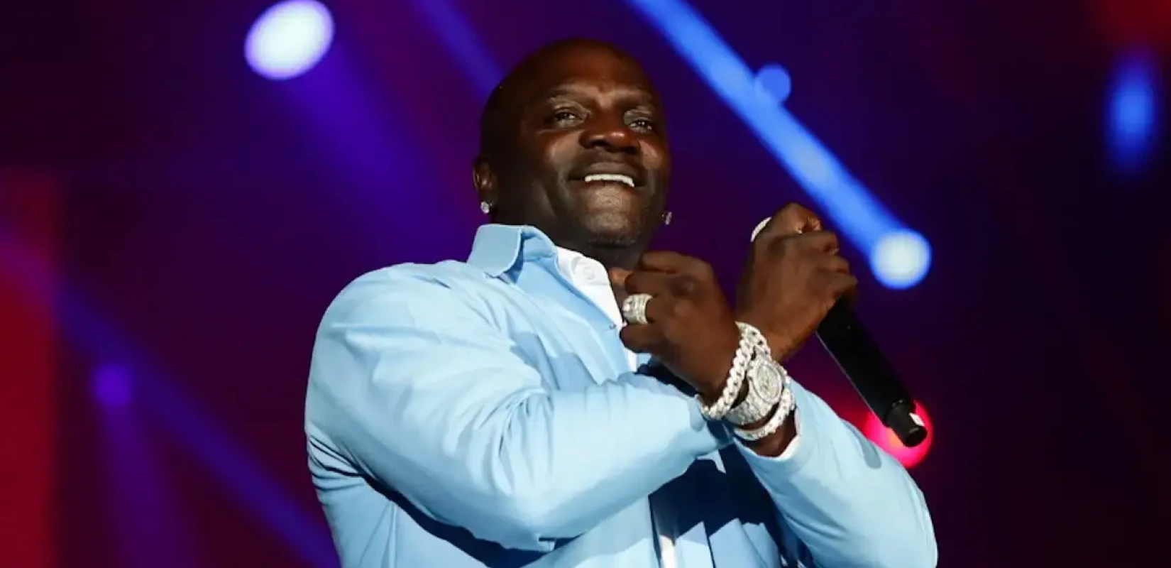 ΗΠΑ: Συνελήφθη ο τραγουδιστής Akon - Έκατσε για 6 ώρες στη φυλακή