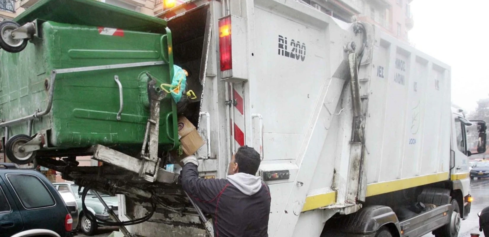 Βόνιτσα: Υπάλληλος καθαριότητας έπεσε από απορριμματοφόρο και χτύπησε σοβαρά στο κεφάλι