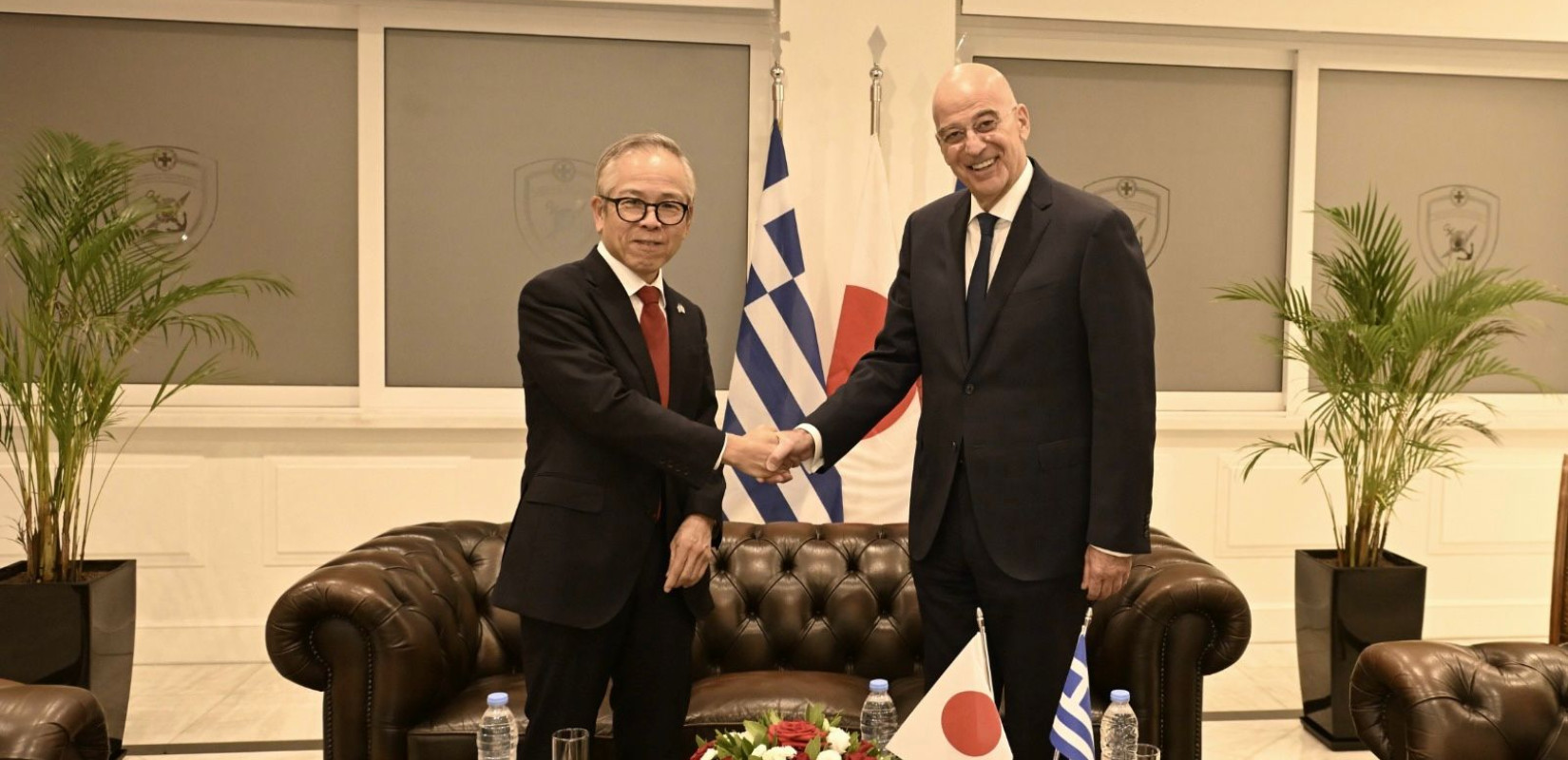 Συνάντηση Δένδια με τον πρέσβη της Ιαπωνίας - Στο επίκεντρο η ενίσχυση της διμερούς συνεργασίας στον αμυντικό τομέα