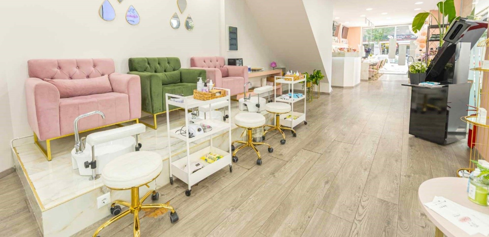 Girl in Δελφών 153 – Ένα κέντρο αισθητικής νέας γενιάς στη Θεσσαλονίκη