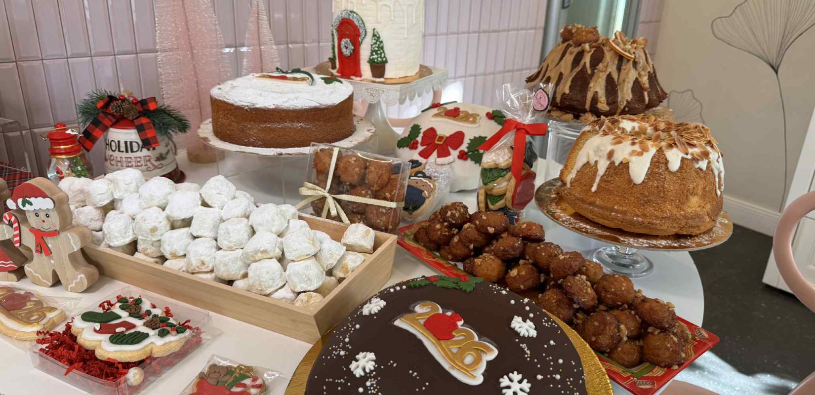 Θεσσαλονίκη: «Τσίμπησαν» οι τιμές σε μελομακάρονα και κουραμπιέδες - Αυξήσεις έως και 10% στα ζαχαροπλαστεία