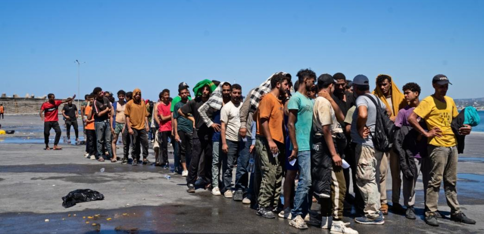 «Χτύπημα» της ΕΛ.ΑΣ. σε κύκλωμα πλαστογραφίας και διακίνησης μεταναστών: Ξεσκεπάστηκαν «άτυποι ξενώνες» στην Αθήνα