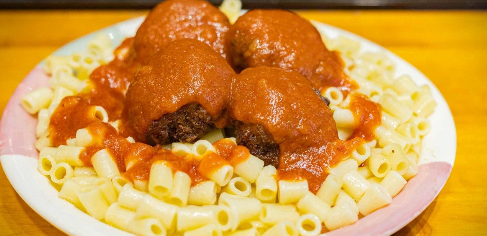 Ρίζες: Όταν η παράδοση συναντά την «μαμαδίστικη» αγάπη στην καρδιά της Χαριλάου