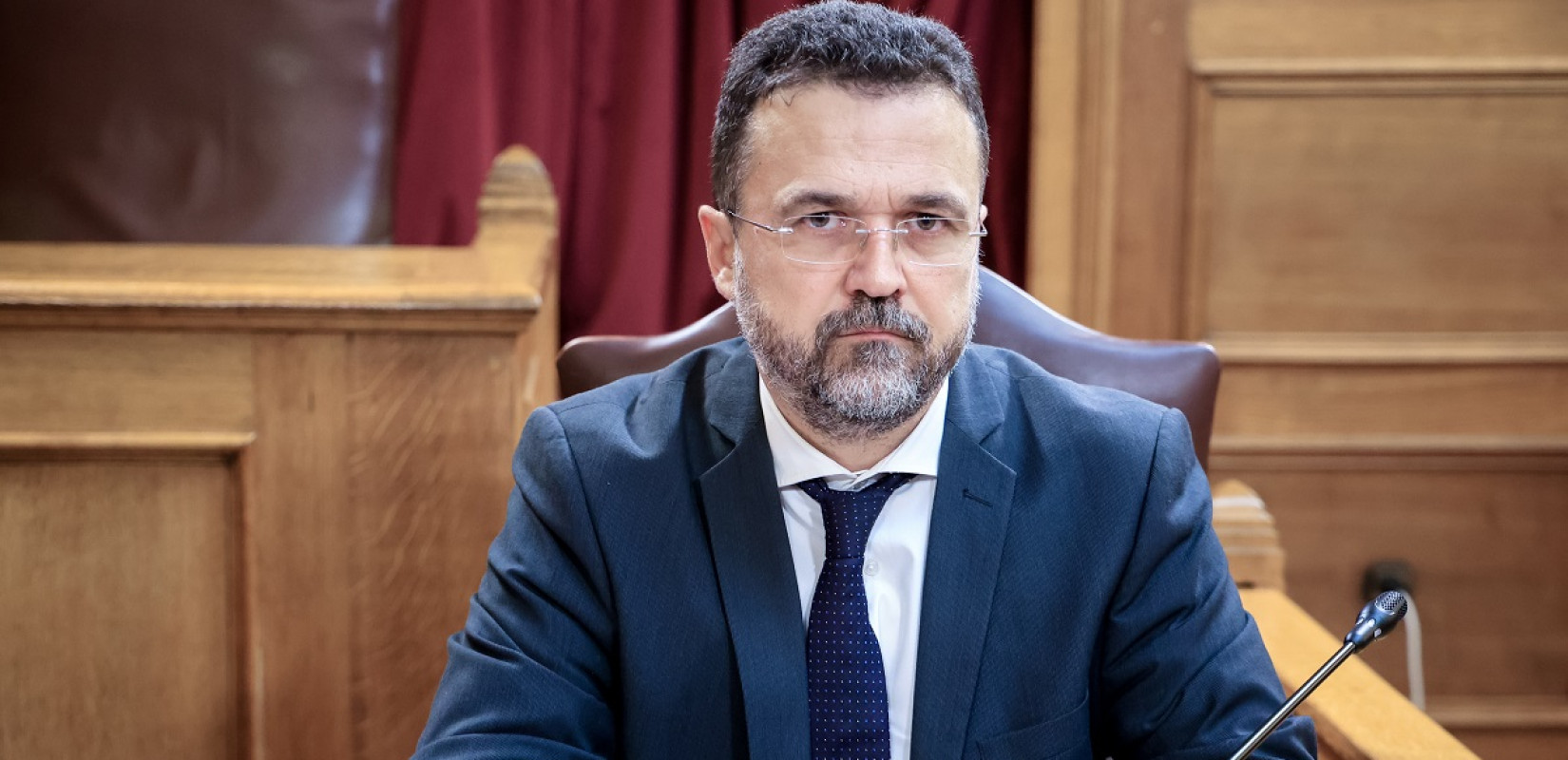 ΣΥΡΙΖΑ: Με τη «θεσμική του σοβαρότητα», ο ανήξερος για όλα κ. Στρατάκος μπορεί να ρωτήσει τον «Μεγάλο»