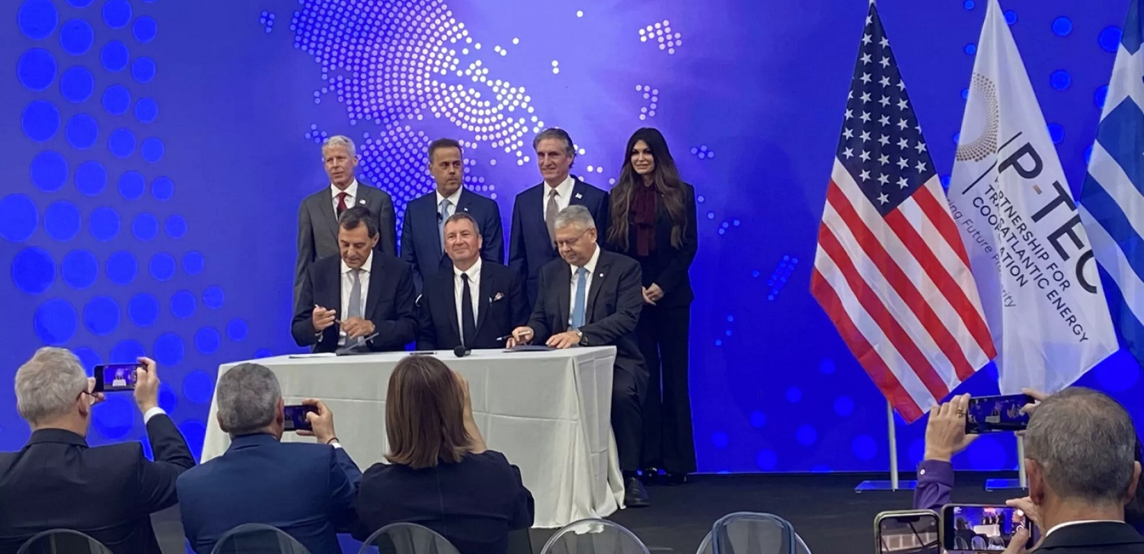 Το άσπρο και το μαύρο της Ελλάδας και η αναμονή για Τσίπρα και Σαμαρά. Γράφει ο Mποξέρ*