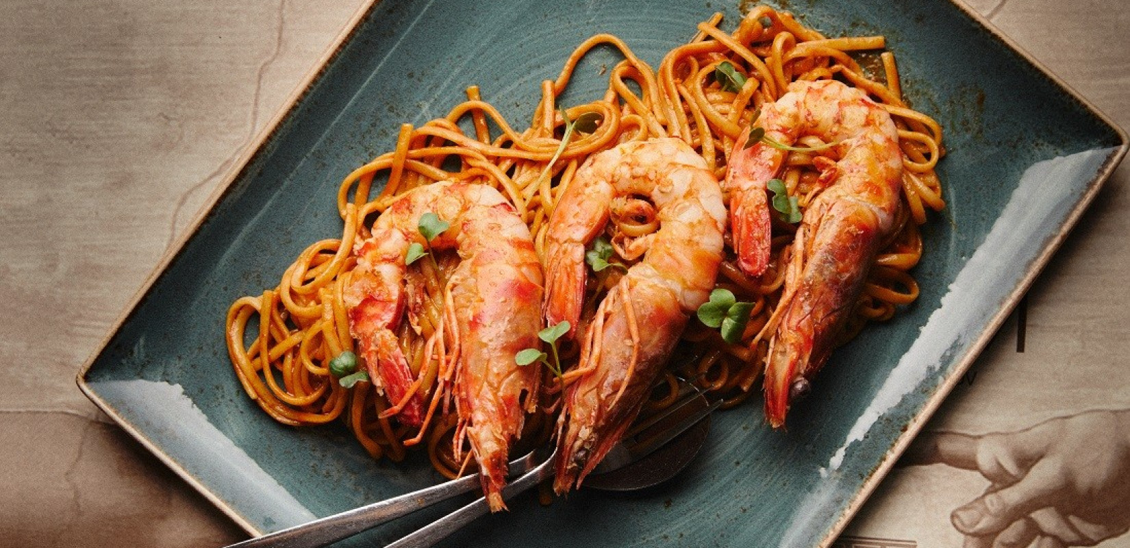 ΤΟ ΝΕΟΝ: Μια γευστική ιστορία επιτυχίας στην καρδιά της Τούμπας