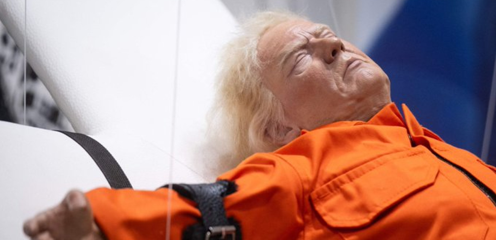 Ελβετία: Άγαλμα που απεικονίζει τον Τραμπ σταυρωμένο εκτίθεται στη Βασιλεία