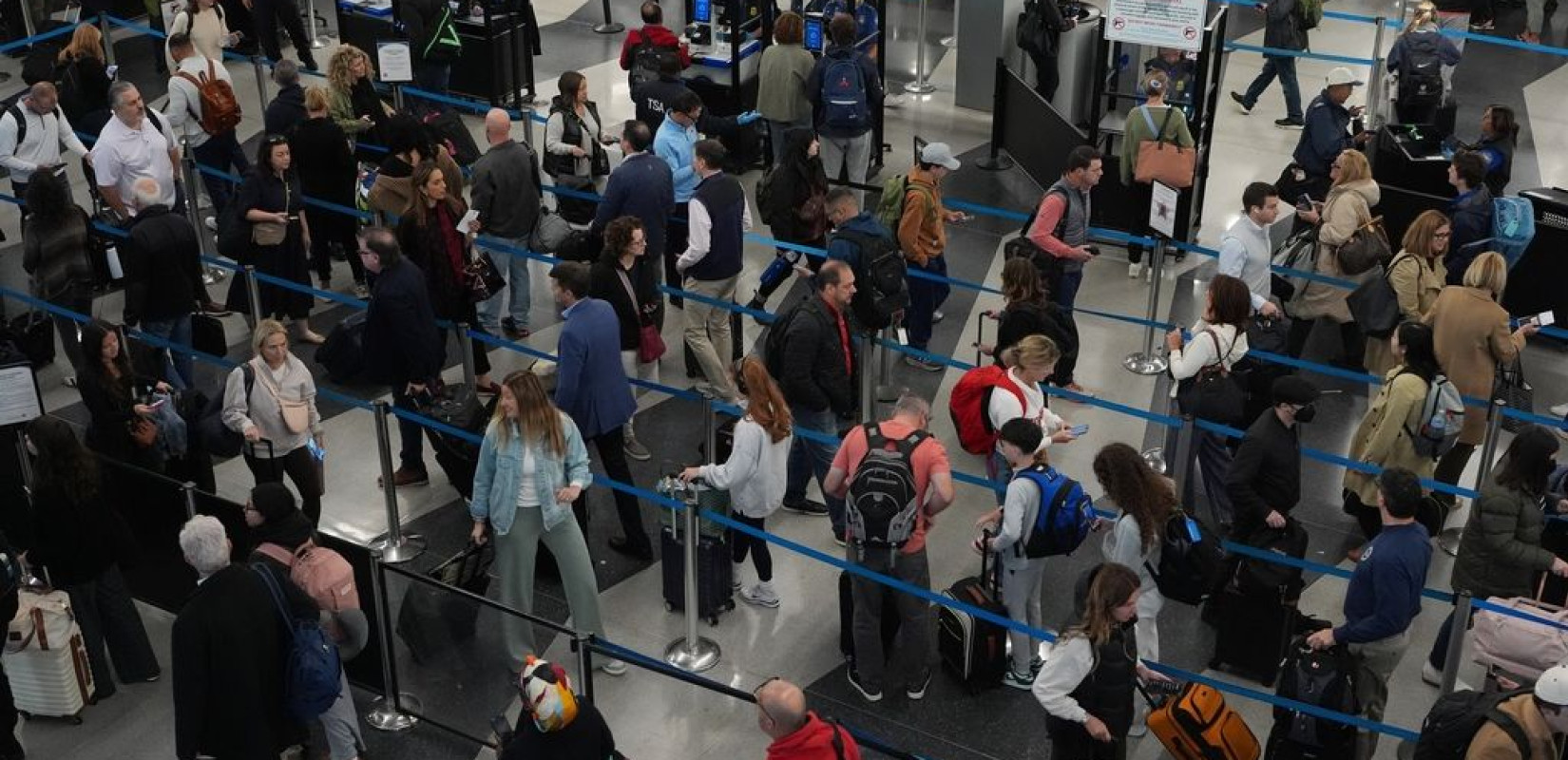 ΗΠΑ: Mαζικές καθυστερήσεις και ακυρώσεις πτήσεων στα αεροδρόμια εξαιτίας του shutdown (βίντεο)