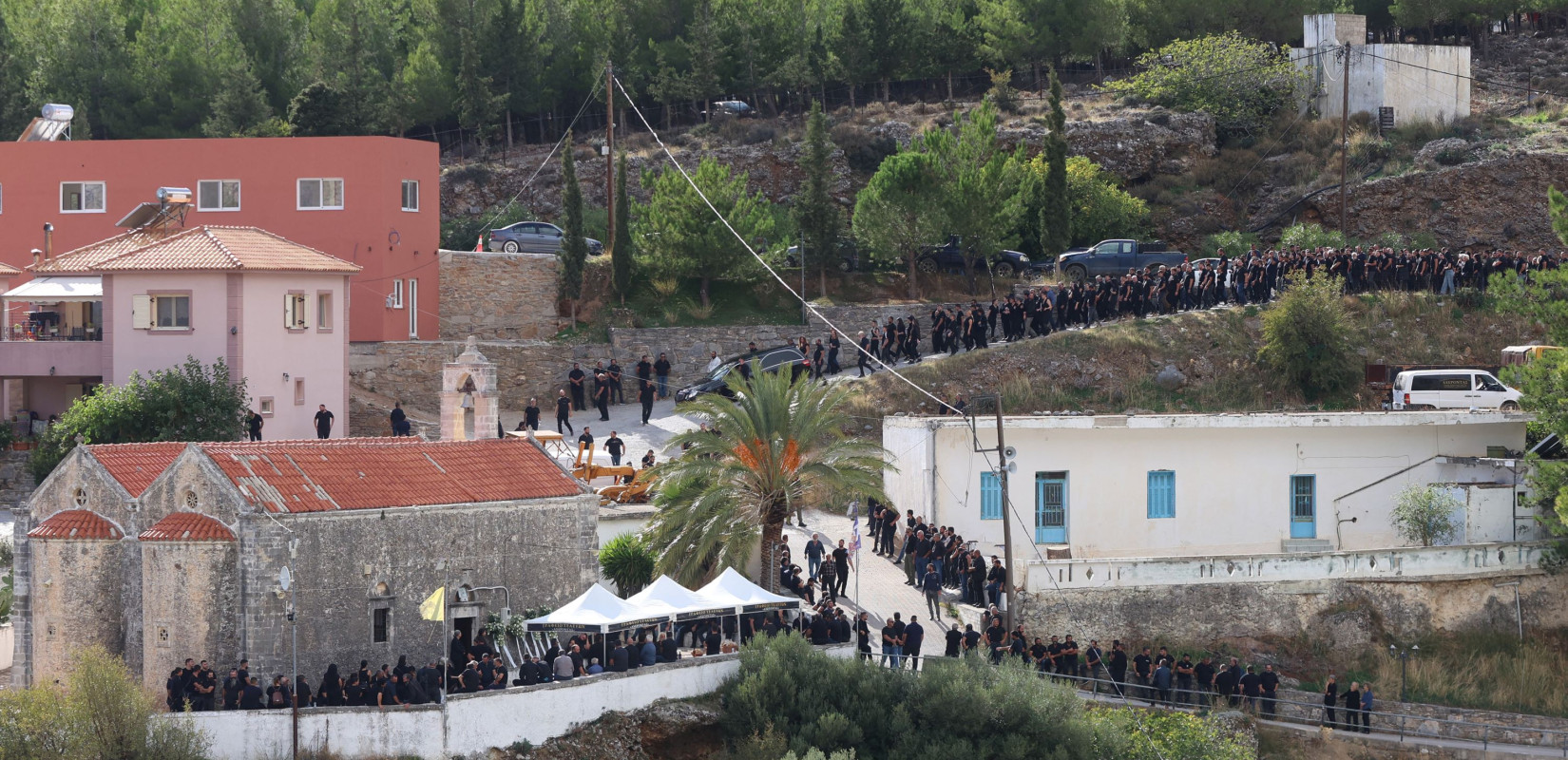 Κρήτη: Σε κλίμα οδύνης κι οργής η κηδεία του 39χρονου στα Βορίζια - «Να αρθεί το πέπλο του φόβου» ζητά ο δήμαρχος