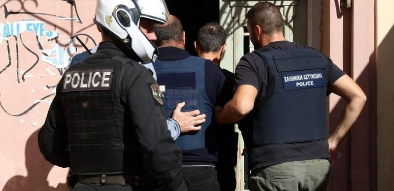 Βορίζια Ηρακλείου: Ο 23χρονος ανιψιός του Φ. Καργακη οδηγείται στον εισαγγελέα για την βομβιστική επίθεση στην οικία Φραγκιαδάκη