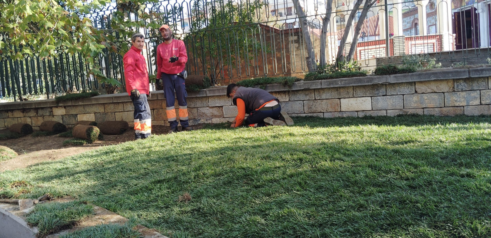 Θεσσαλονίκη: Πρασινίζει ξανά το πάρκο του Αγίου Θεράποντα - Έγινε αλλαγή του χλοοτάπητα και στο σύστημα ποτίσματος