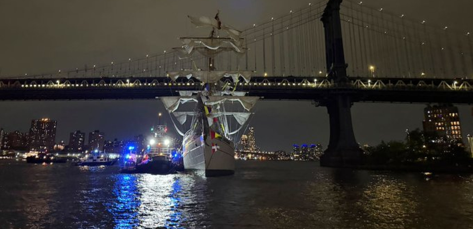 ΗΠΑ: Επέστρεψε στο Μεξικό το ιστιοφόρο που προσέκρουσε στη γέφυρα του Μπρούκλιν (βίντεο)