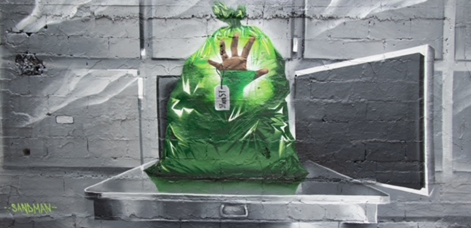 Ένας απέραντος καμβάς  με καθηλωτικά μηνύματα οι τοίχοι της Θεσσαλονίκης