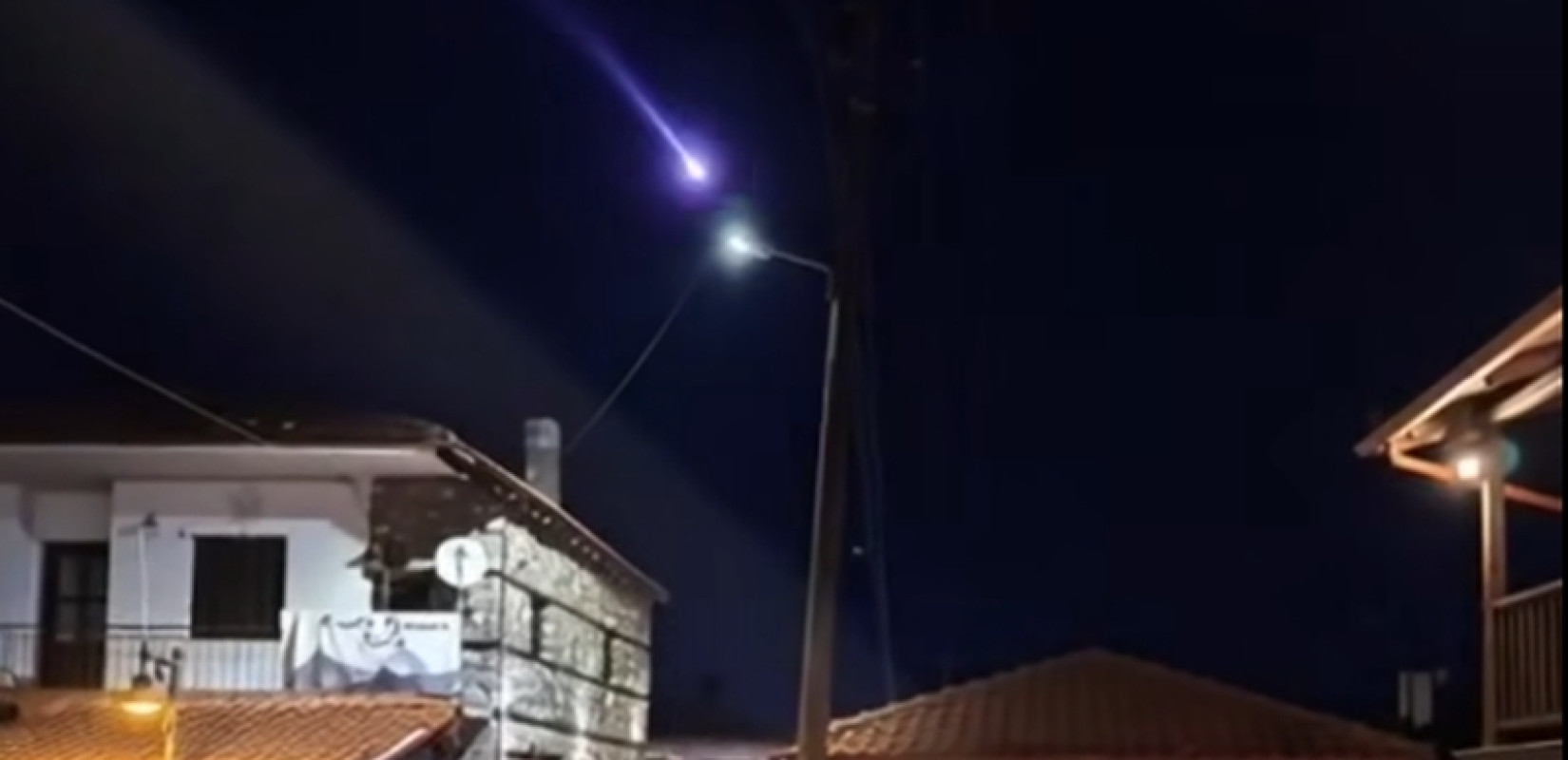 Πέλλα: Εντυπωσιακό μετέωρο στον νυχτερινό ουρανό του Παλαιού Αγίου Αθανασίου (βίντεο)