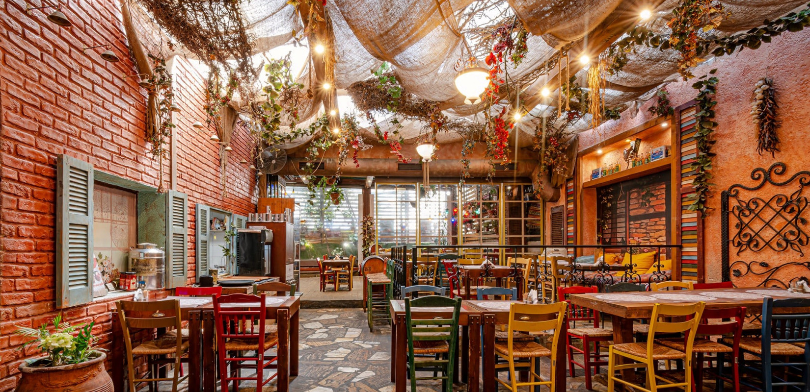 Μπαχτσές: Το εντυπωσιακό ρετρό στέκι της Θεσσαλονίκης, με την εκπληκτική αυλή και τις αγνές γεύσεις που… σε ταξιδεύει!!