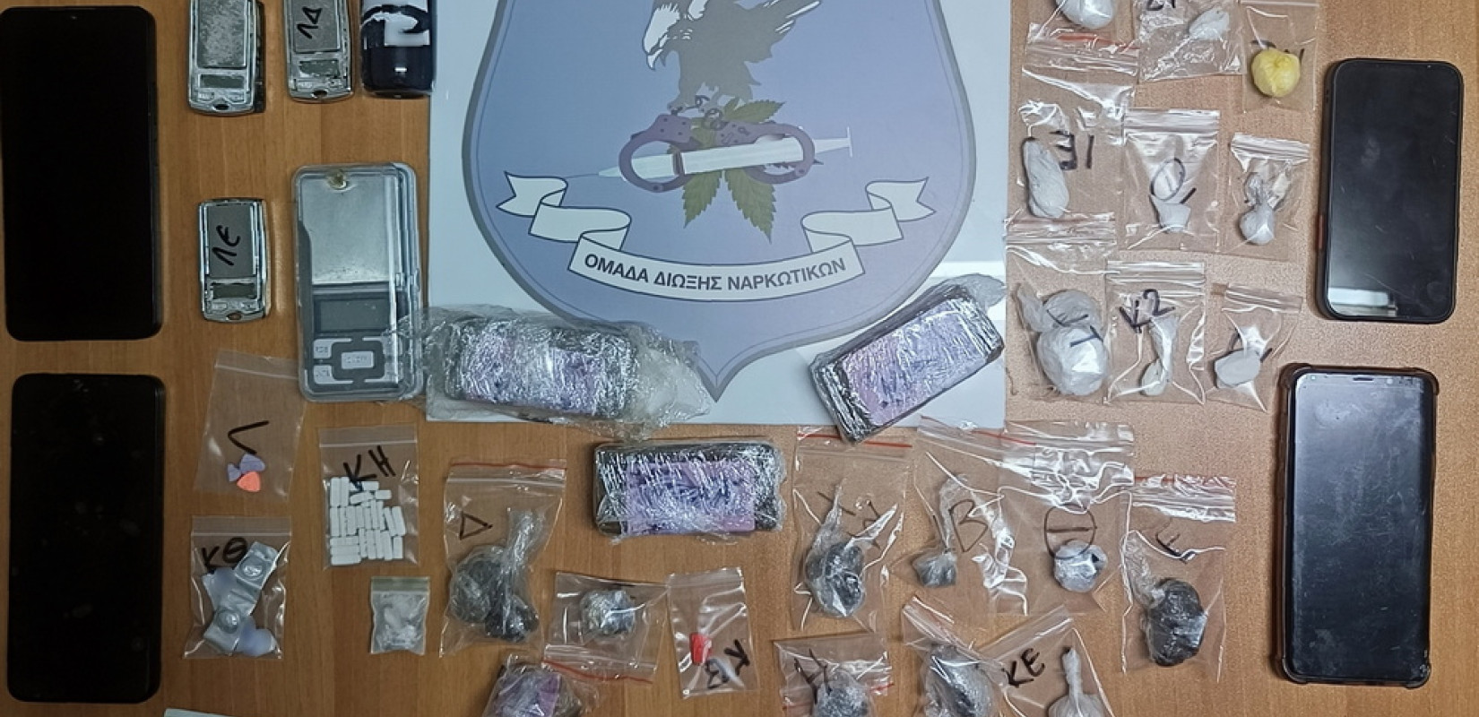 Θεσσαλονίκη: Χειροπέδες σε διακινητές ναρκωτικών - Καταδίωξη για τη σύλληψη