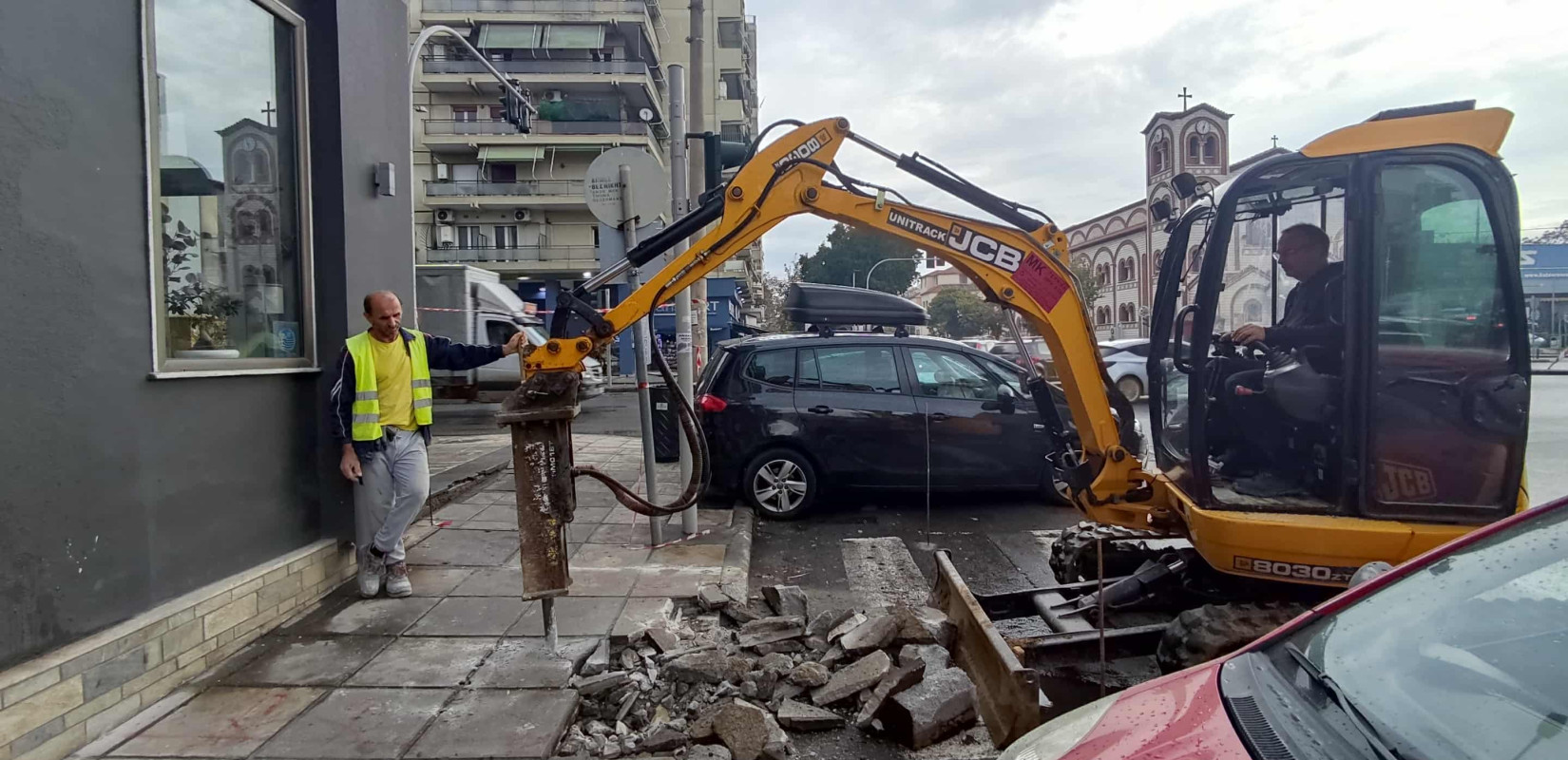 Θεσσαλονίκη: Ξεκίνησαν να κατασκευάζονται οι ράμπες στη Β' Κοινότητα (βίντεο)