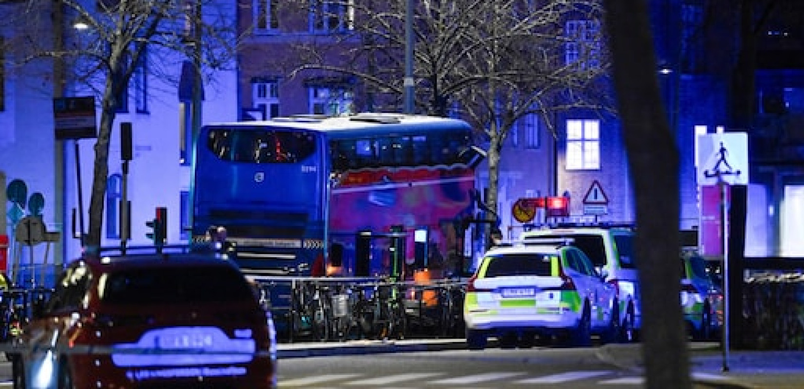 Συναγερμός στη Σουηδία: Πέντε οι νεκροί από την πτώση λεωφορείου πάνω σε στάση με πεζούς (βίντεο)