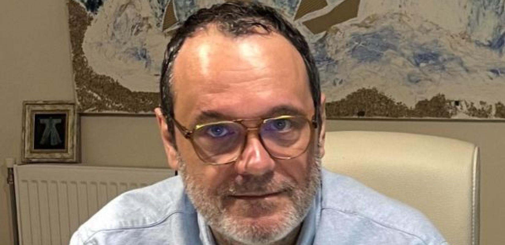 Ένας βιολόγος και εκπαιδευτικός κάνει δωρεάν μαθήματα σε παιδιά μέσα από το TikTok