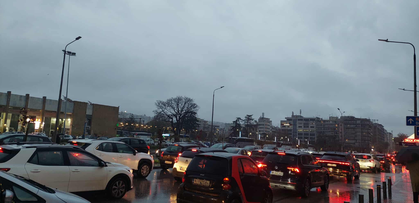 Θεσσαλονίκη: Χάος και μποτιλιάρισμα στους δρόμους από την νεροποντή